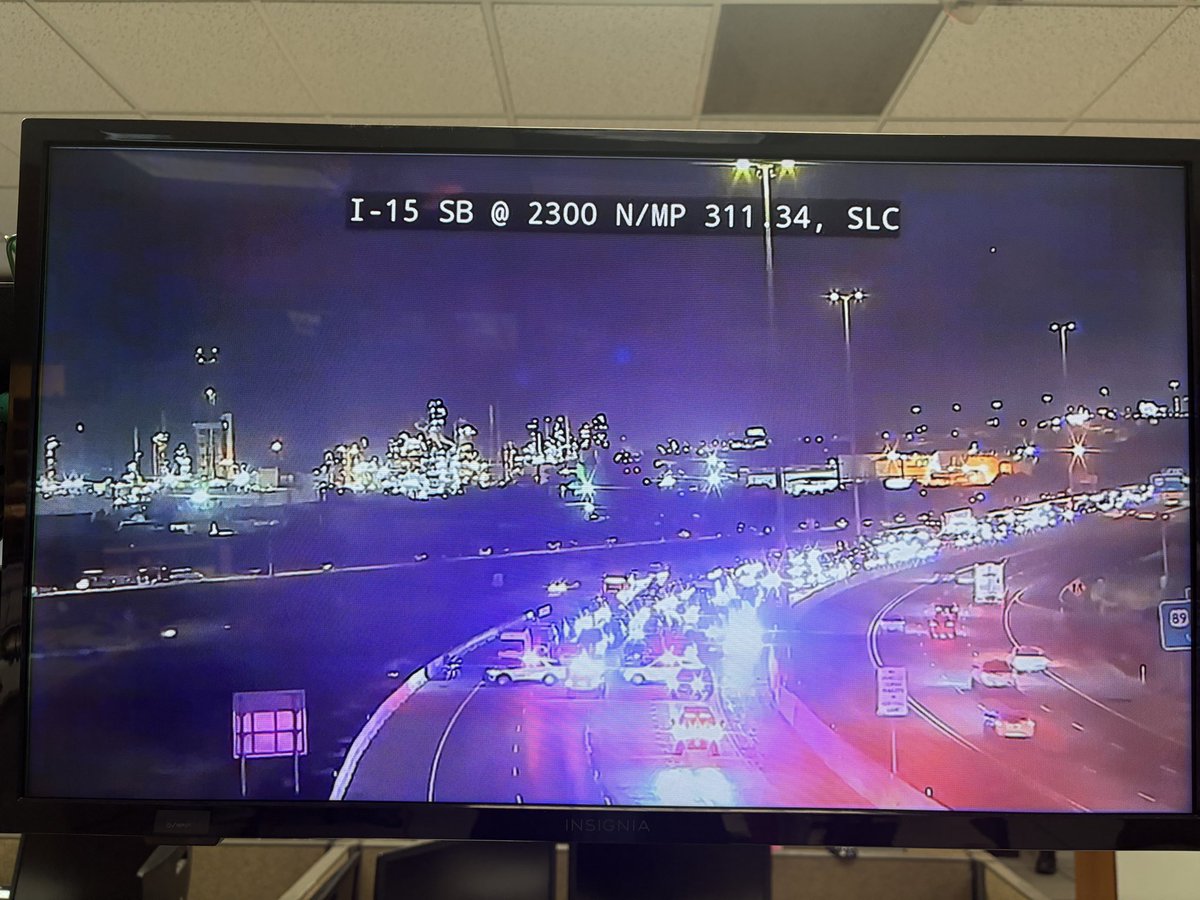 Brien McElhatten (@brienreports) on Twitter photo Driver died after hitting debris on southbound I-15 at 2300 N
Southbound lanes closed for several hours Driver died after hitting debris on southbound I-15 at 2300 N
Southbound lanes closed for several hours