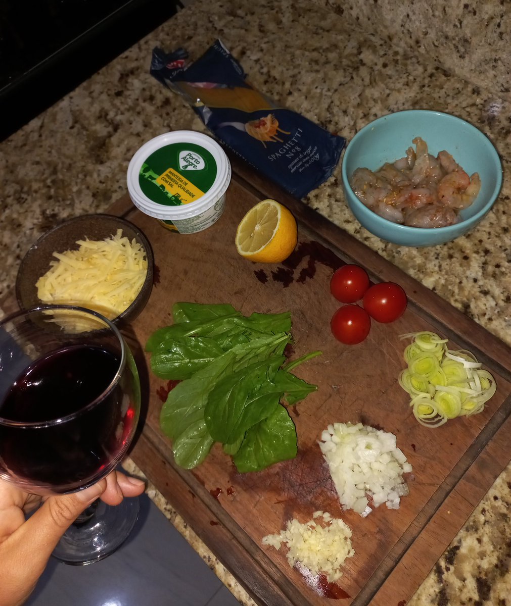 G_Linooo's tweet photo. Opa, esqueci do citar meu macarrão com camarão que ficou um pitel 🤌🏽 https://t.co/EQFcruQb7Q