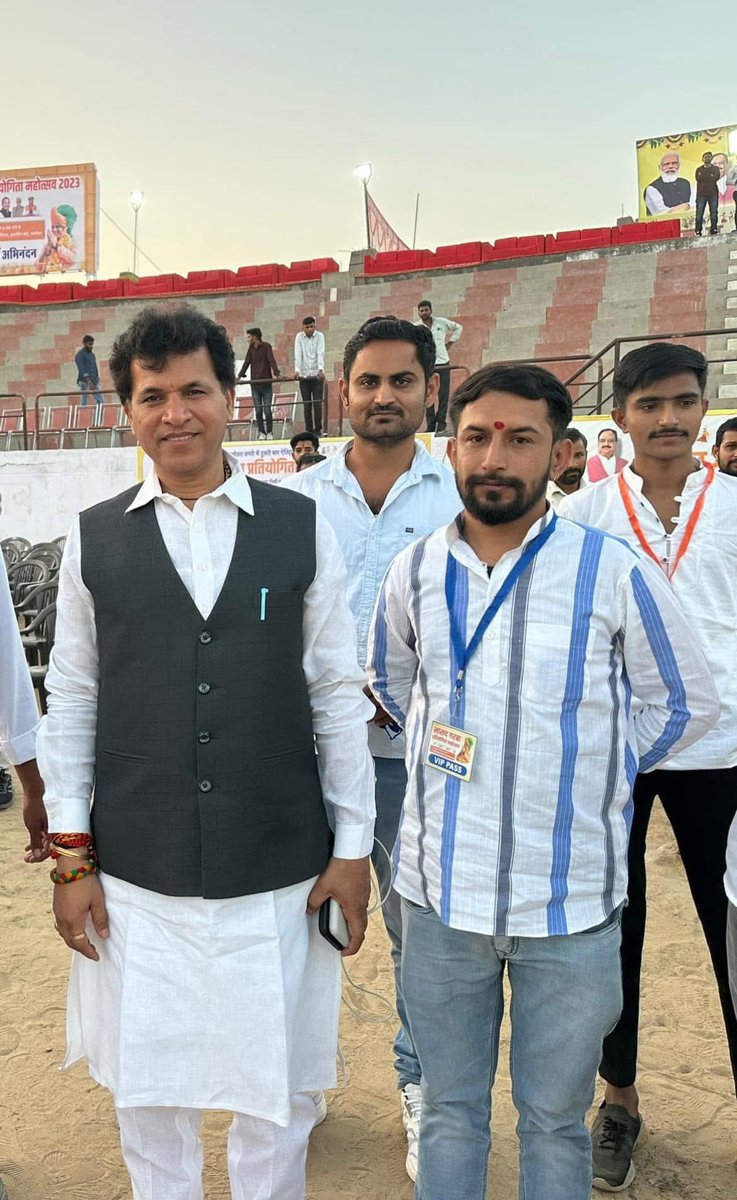 Pintu singh sodha (@pintusinghgadra) on Twitter photo पूर्व केंद्रीय कृषि राज्यमंत्री श्री कैलाश चौधरी जी को जन्मदिन की हार्दिक शुभकामनाएं!
ईश्वर से आपके उत्तम स्वास्थ्य, दीर्घायु और मंगलमय जीवन की कामना करता हूँ।
<a href="/KailashBaytu/">Kailash Choudhary</a> पूर्व केंद्रीय कृषि राज्यमंत्री श्री कैलाश चौधरी जी को जन्मदिन की हार्दिक शुभकामनाएं!
ईश्वर से आपके उत्तम स्वास्थ्य, दीर्घायु और मंगलमय जीवन की कामना करता हूँ।
<a href="/KailashBaytu/">Kailash Choudhary</a>