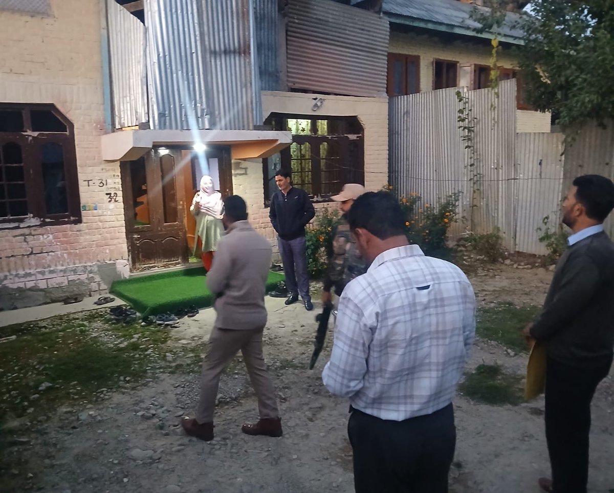 RisingKashmir's tweet image. #CIK conducts searches across 7 districts of #Kashmir in #Terror Case

@KashmirPolice
@JmuKmrPolice

 risingkashmir.com/cik-conducts-s…