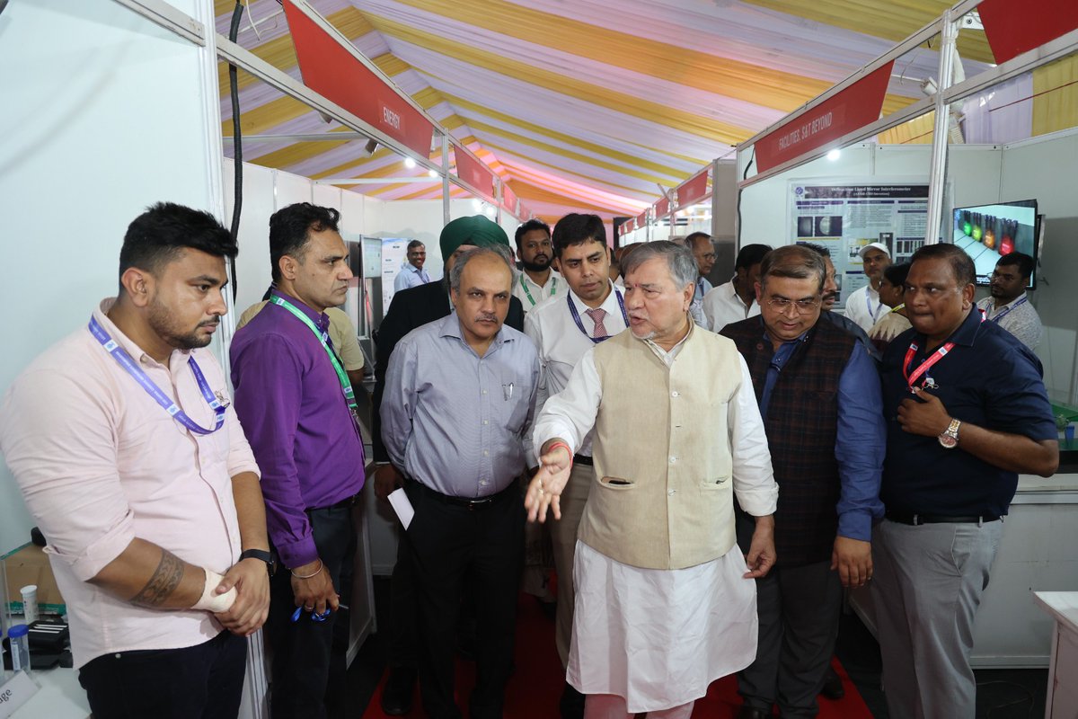 CSIR_CSIO's tweet image. The Parliamentary Standing Committee on S&amp;amp;T, Environment, Forests &amp;amp; Climate Change visited @CSIR_CSIO to review R&amp;amp;D progress &amp;amp; indigenous tech innovations. The Committee lauded progress &amp;amp; industry transfers, stressing self-reliance through innovation. @DrJitendraSingh  @PMOIndia