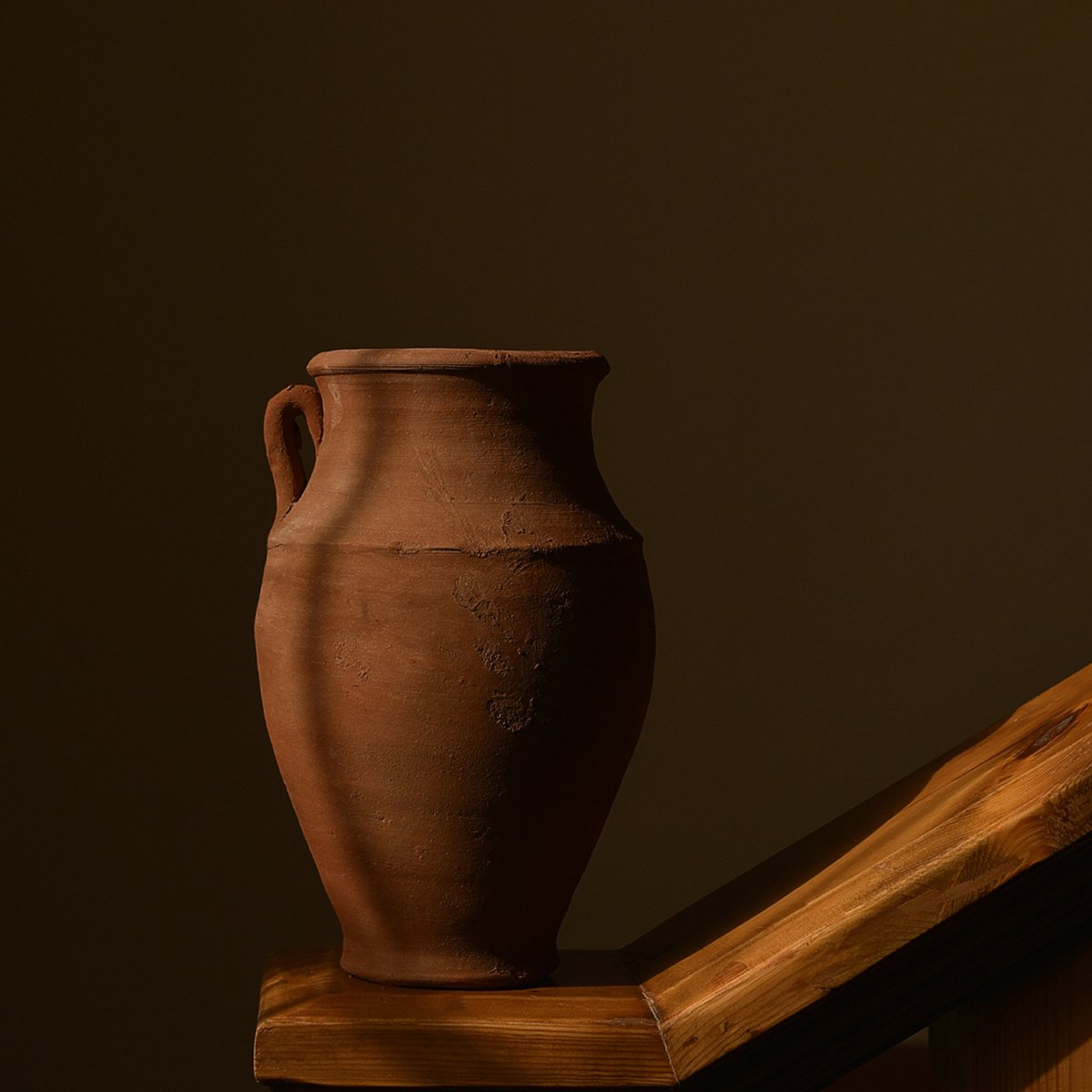 BishopFibi's tweet image. 🤎 The Power of Brown 
✨ Astrological &amp;amp; Symbolic Associations:
Linked to Earth signs (Taurus, Virgo, Capricorn) 🌍
Associated with the Root Chakra, fostering stability and survival instincts
Symbolizes simplicity, humility, and endurance
#ColorMagic #BrownEnergy #fibibishoptarot