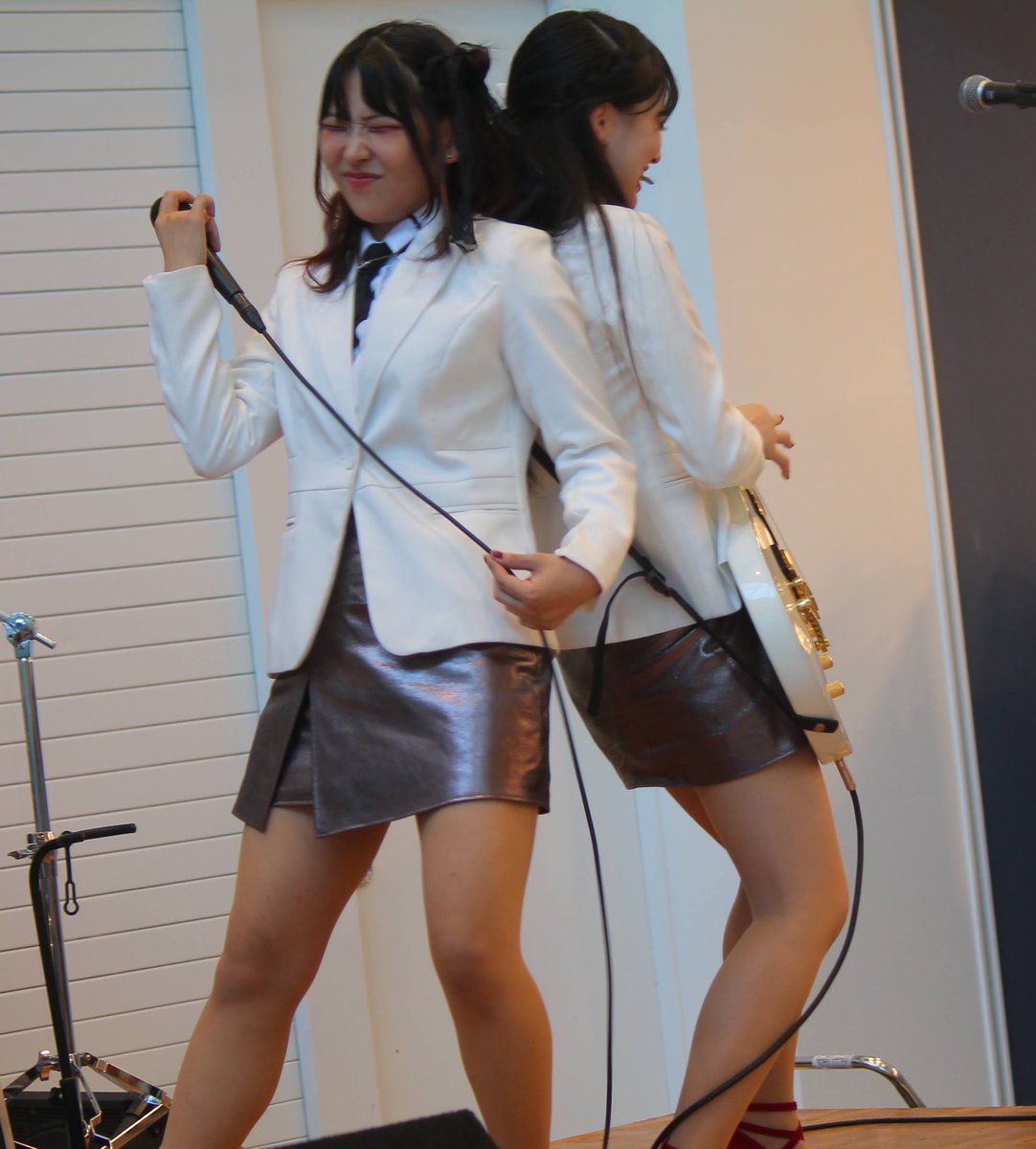 そよら成田 1日目ライブ!!

ピックを咥えたまま、両指でギターを弾くMAYUKO🎸

#てぃあーず #はろーてぃあーず
#ガールズバンド #バンド #ロック #ライブ
#千葉 #成田 #イオン #ギター #エレキギター