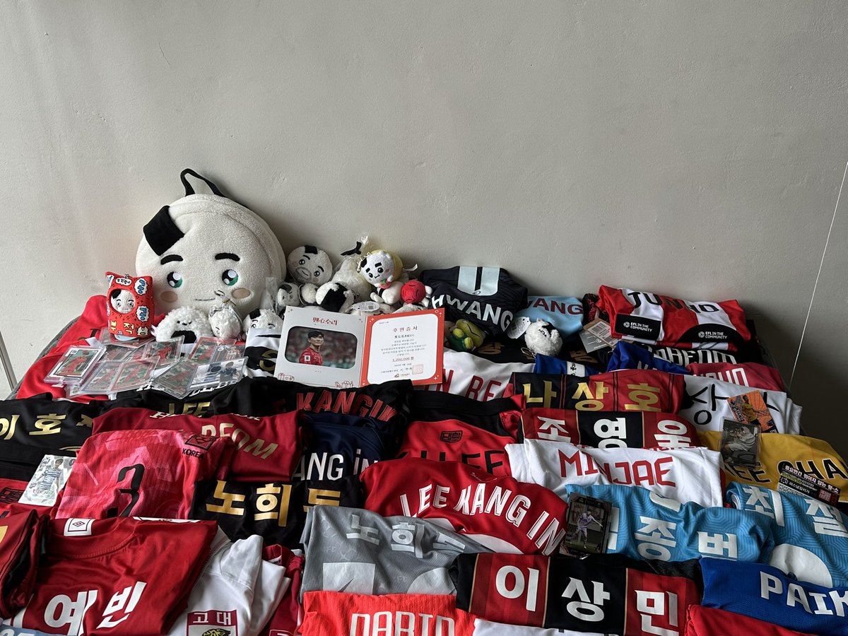 9월 20일 황인범 생일 기념...
그리고 9월 16일 김채린 생일 기념...
축구 친구들과 🫶🏻 생일파티열었습니다

인범아 너는 내가 제일 사랑하는 기억이야
얼른 부상 낫고 돌아오렴!! 기다린다..🫵🏻