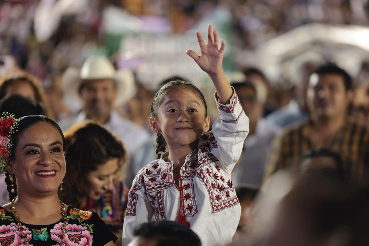 En #Oaxaca, de la mano de nuestra presidenta <a href="/Claudiashein/">Claudia Sheinbaum Pardo</a>, la #LaTransformaciónAvanza con programas de bienestar que llegan a 1.4 millones de hogares, fortaleciendo el presente y futuro de las y los oaxaqueños.

Porque en cada hogar hay esperanza, justicia y dignidad.