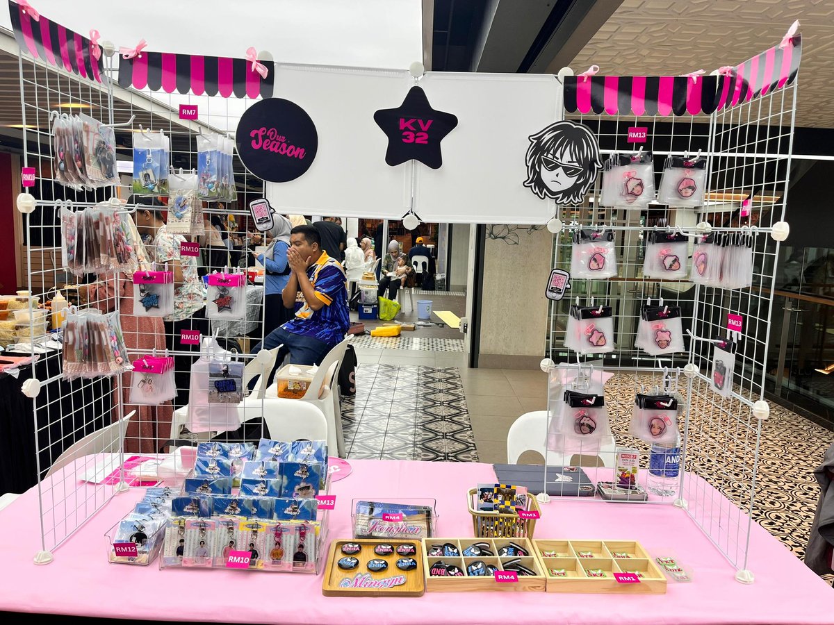 ourseason_my's tweet photo. Hey everyone! We’re all set up at K-VERSE High School Club @ Jumpa, Sungei Wang 💫 

If you’re around, come by ourseason booth 🤗 even if it’s just to chat or look around 💖

#KVerseHSC #KVERSEMY https://t.co/t7GN3hCw84