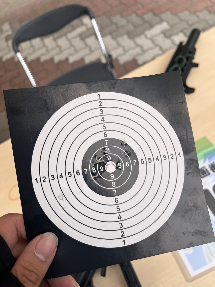 MIT_Airsoft's tweet image. 室蘭工業大学学校祭！
MIT Airsoftも元気に出店してます！！！

こちらはCO2ガスガンを使った射的！

MAX100点満点で何点取れるかな！？

今のところ一般のお客様の最高点数は65点です！

是非お越しください！！！