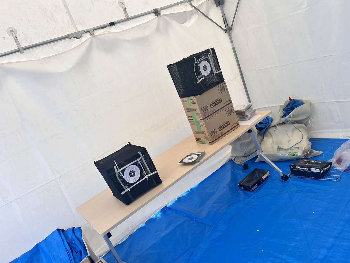 MIT_Airsoft's tweet image. 室蘭工業大学学校祭！
MIT Airsoftも元気に出店してます！！！

こちらはCO2ガスガンを使った射的！

MAX100点満点で何点取れるかな！？

今のところ一般のお客様の最高点数は65点です！

是非お越しください！！！