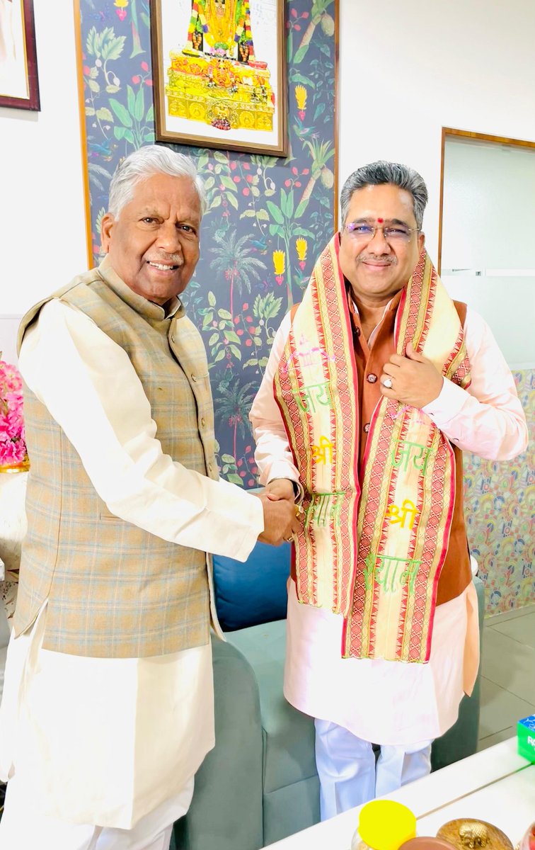 ashokbajpaibjp's tweet image. भारतीय जनता पार्टी के राष्ट्रीय महामंत्री, संगठन-कौशल के प्रखर धनी, सहजता एवं सरलता के जीवंत प्रतीक, प्रत्येक कार्यकर्ताओं की छोटी-छोटी बातों का ध्यान रखने वाले, राष्ट्र एवं संगठन हेतु अनवरत परिश्रम करने वाले, पश्चिम बंगाल, ओडिशा एवं तेलंगाना के प्रदेश के प्रभारी तथा हम सबके…