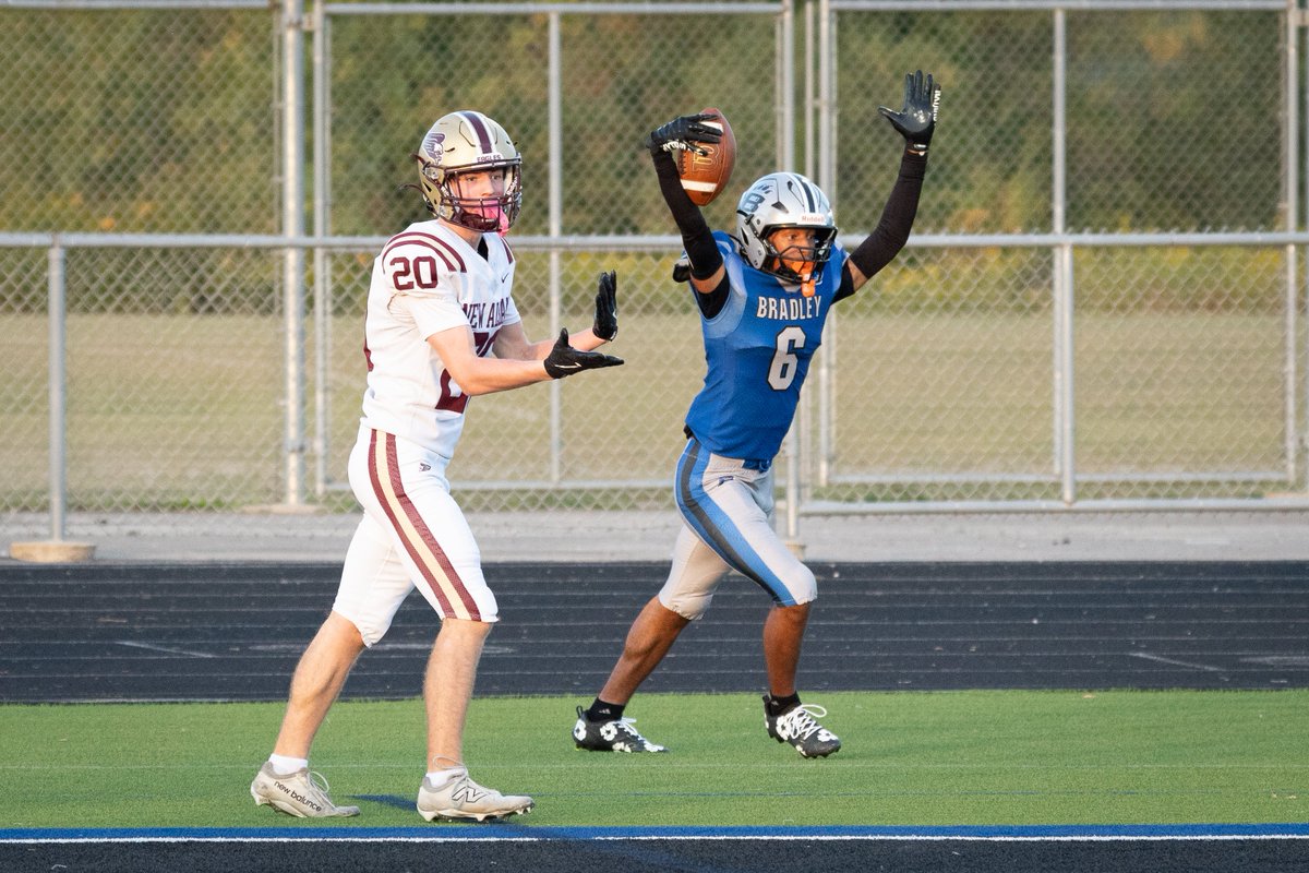 No.6 TP catches the ball for a TD.