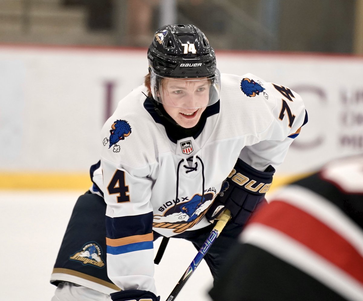 YouthHockeyHub's tweet photo. USHL Fall Classic 
Friday Minnesota scorers 

Rhys Wallin (Des Moines) 
Ryder Betzold (Sioux Falls) 
Zach Wooten (Green Bay) 
Cooper Simpson (Youngstown) https://t.co/lrTUyWEs0Q