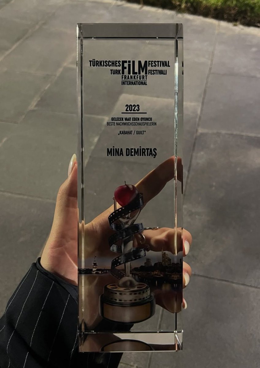 Bir insanın eline bu kadar mı yakışır ya 💞💞💞
#MinaDemirtaş