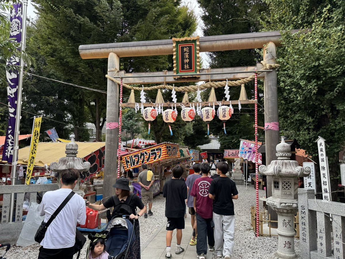 SHIUD4's tweet photo. 蛇窪神社にふらっと来たら、ほんとにたまたましろへびサミットしてた https://t.co/WZIF20HyG6