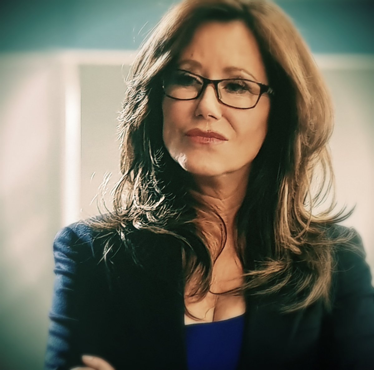 Sassy in glasses!
#MaryMcDonnell #SharonRaydor