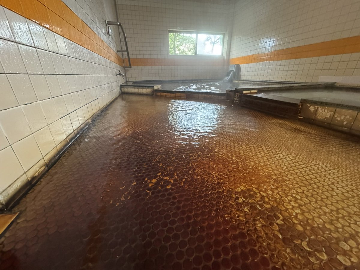 kami_Onseninn's tweet photo. 浴室が沈んでいるといっても過言てはないオーバーフローでした。

-甲斐市　玉川温泉 https://t.co/wNuk5ri3yR