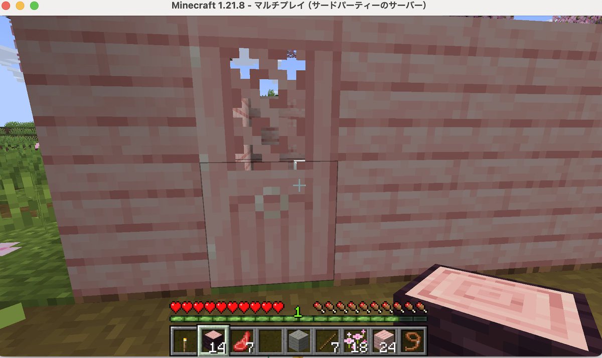 Taka_Java46's tweet image. #デイトラ Javaコース初級編Day4
何とか家とベッドを作りました🛏️
操作に不慣れなこともあり、材料を集めても夜にゾンビにやられ続け⋯💦
難易度をピースフルに変更するも、今度は羊探しに難航⋯😅
結局4時間近くかけて屋根なしではありますが、どうにか完成まで漕ぎ着けました😊