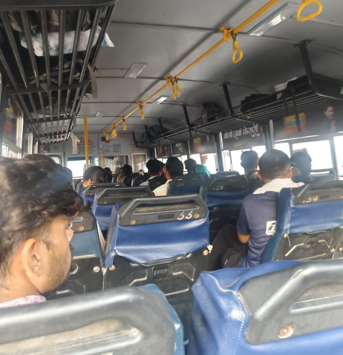 Ummed_07's tweet photo. चतुर्थ श्रेणी की परीक्षा है और रोड़वेज खाली चल रही...

कहां गए सारे भावी चतुर्थ श्रेणी अधिकारी... 🤨#चतुर्थ_श्रेणी_भर्ती #EducationNagari #चतुर्थ_श्रेणी_भर्ती #चतुर्थ_श्रेणी_कर्मचारी_भर्ती_परीक्षा https://t.co/gap1JpvGni