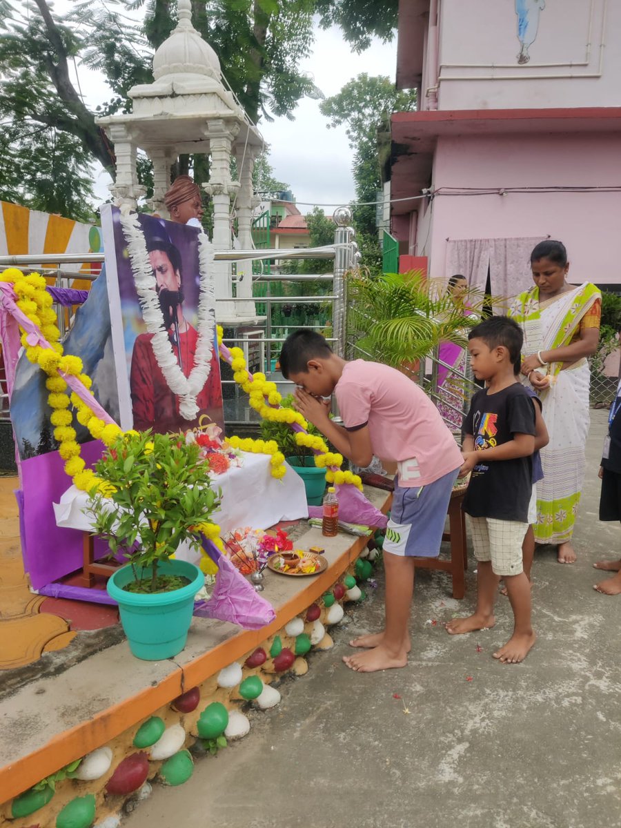 vkspv's tweet photo. Gone from our sight, but never from our hearts.
श्री राम जय राम जय जय राम....... https://t.co/BwZwl77AKE