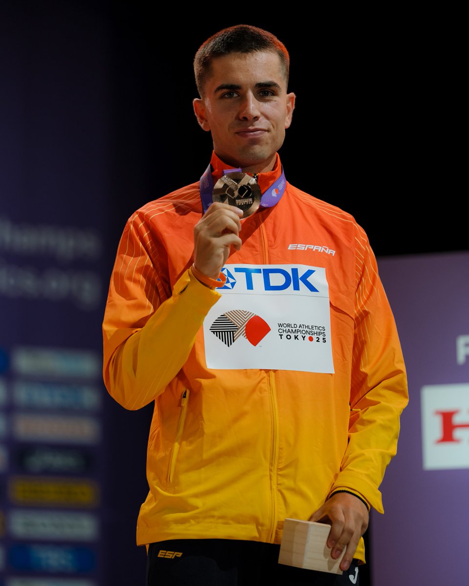 atletismoRFEA's tweet image. 𝐃𝐞𝐛𝐮𝐭𝐚𝐛𝐚 𝐞𝐧 𝐮𝐧 𝐌𝐮𝐧𝐝𝐢𝐚𝐥 𝐲 𝐜𝐨𝐧 𝐭𝐨𝐝𝐚 𝐥𝐚 𝐣𝐮𝐯𝐞𝐧𝐭𝐮𝐝 𝐩𝐨𝐫 𝐝𝐞𝐥𝐚𝐧𝐭𝐞

@PaulMcGrathinho nos hizo vibrar y soñar a lo grande durante toda la carrera .. Y LO LOGRÓ 🥉 

De plata europea a bronce mundial  @WATokyo25
Todo el futuro de la marcha en…