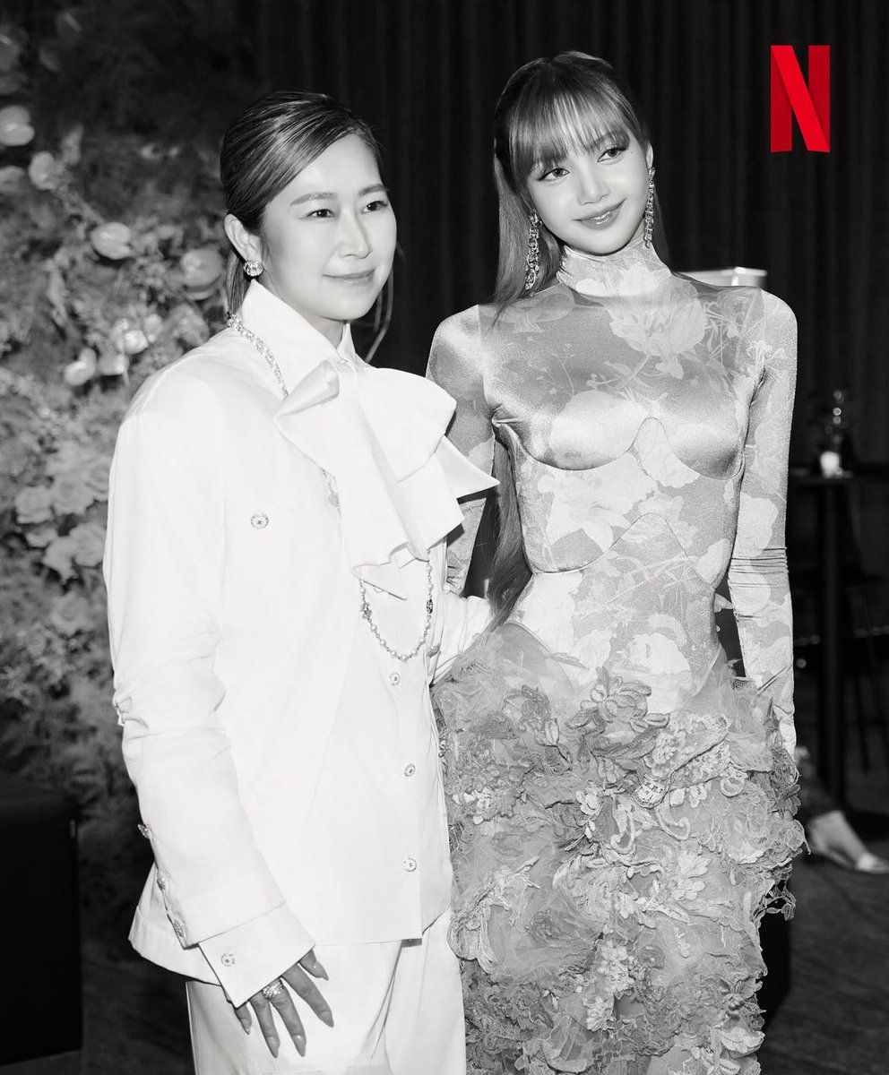 .<a href="/NetflixKR/">Netflix Korea｜넷플릭스 코리아</a> IG update:

#LISA with Guillermo del Toro
(Mexican filmmaker and author, &amp; Oscar Award Winning Director) And Maggie Kang (KDH’s Film Director) 

#NetflixInBusan 

🔗  instagram.com/p/DO0ZoKyElo0/…

<a href="/wearelloud/">LLOUD</a> <a href="/Bulgariofficial/">Bvlgari</a> 

#LISAxBIFF2025
#LISAXBVLGARI
#BIFF2025