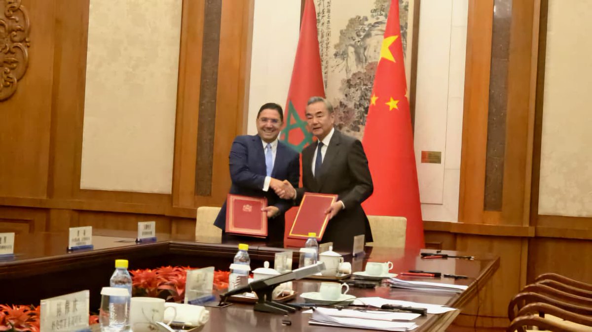 وإذ ترتكز على مضمون الإعلان المشترك للشراكة الاستراتيجية، الموقع في 11 ماي 2016 ببكين، من طرف صاحب الجلالة الملك محمد السادس، نصره الله، وفخامة الرئيس شي جين بينغ، فإن هاته الآلية تروم إعادة هيكلة الحوار رفيع المستوى بين البلدين، القائم على أساس الثقة والتفاهم والاحترام المتبادل