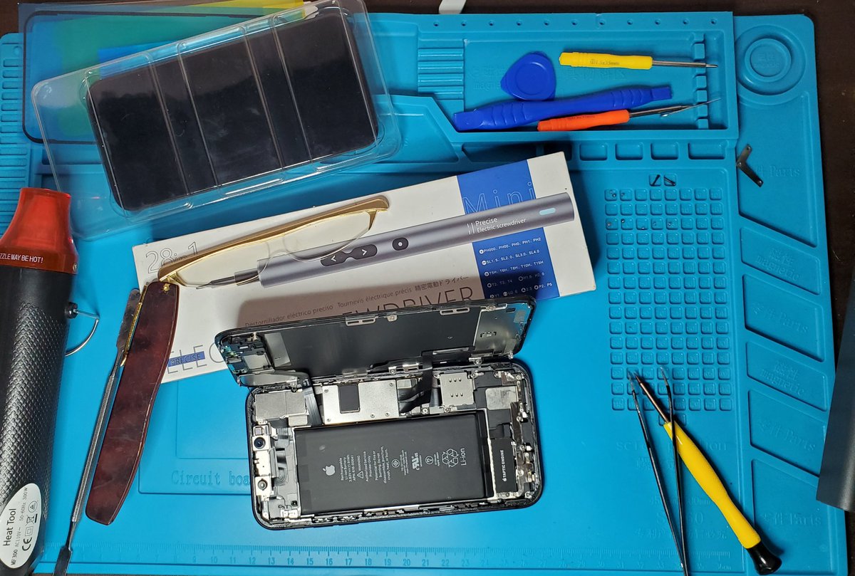 chabudai_gaeshi's tweet image. 目がしんどい…。
#iPhone11
#画面交換