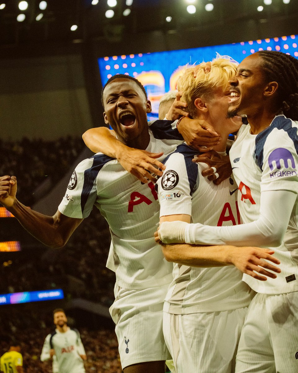 c_cf17's tweet image. Let’s get the win boyz

#Spursday💙