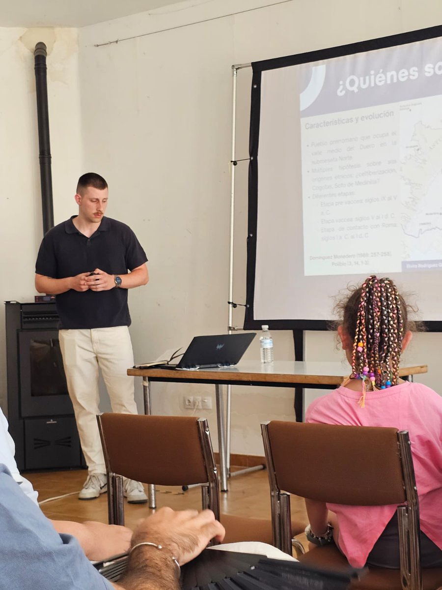 📌 SEMINARIO “La vida cotidiana en los espacios fortificados desde una perspectiva multitemporal”. 

🗓️ Pablo López Rubio (USC – ARQUEOURJC) 

➡️ “¿Vacceo o romano? Cómo entender la romanización a través de la cerámica vaccea en tiempos de cambio (s. I a. C. - I d. C.)”

🧵👇🏻1/2