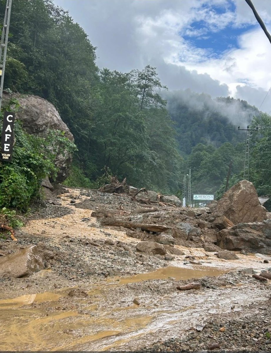 Dere yataklarına yapılan evler, bungalovlar, gelişigüzel yapılan Hesler, istinat duvarları ve sonuç. Selde hepsi yıkılıyor; doğa kendine yapılan eziyete tepki veriyor. Bunları yazmaktan, konuşmaktan, söylemekten bıktık!