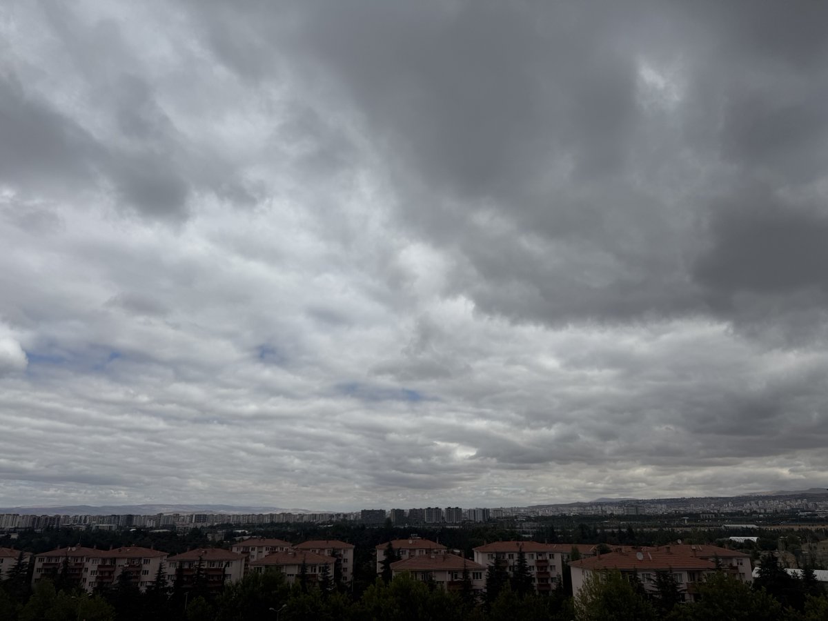 kevserrn's tweet photo. Seninle el ele yürünesi, şöyle bi sokulup gülüșmeli bir sabah☁️❣️ https://t.co/W7scs3sLa8