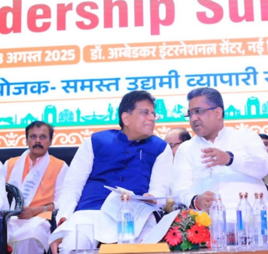 sandeepbansal09's tweet image. #भारतीय #जनता #पार्टी के #राष्ट्रीय #महामंत्री, #कुशल #संगठक, #दूरदर्शी, #व्यवस्थित #जीवन #शैली के धनी हजारों कार्यकर्ताओं के भाग्य निर्माता आदरणीय #सुनील #बंसल जी को जन्म दिवस की हार्दिक शुभकामनाएं एवं बधाई। परम पिता परमेश्वर आपको स्वस्थ रखें एवं लंबी आयु प्रदान करें ।।