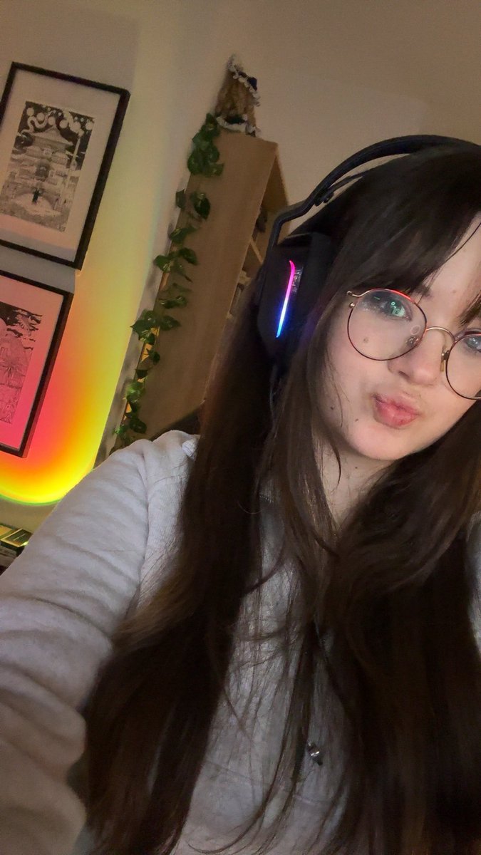 Live now with more Silk Song! Come say hi…or say bread I don’t care 
Twitch.tv/renaissance101