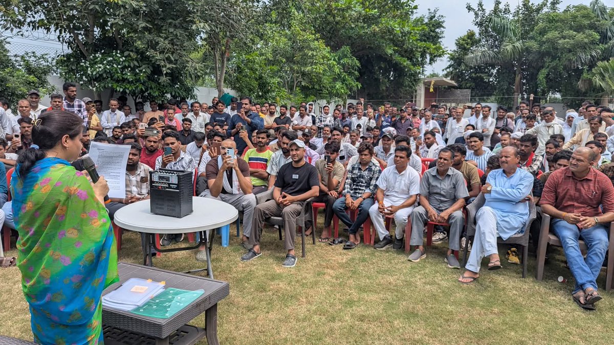 कुंभराज वृहद सिंचाई (PKC पार्वती-कालीसिंध-चंबल लिंक) परियोजना से संबंधित किसानों की चिंताओं और प्रश्नों पर आज विस्तृत चर्चा की गई।
इस दौरान किसानों को परियोजना की संपूर्ण जानकारी उपलब्ध करवाई गई तथा उनकी शंकाओं एवं भ्रम को दूर करने का प्रयास किया गया।

किसानों की भलाई और सिंचाई