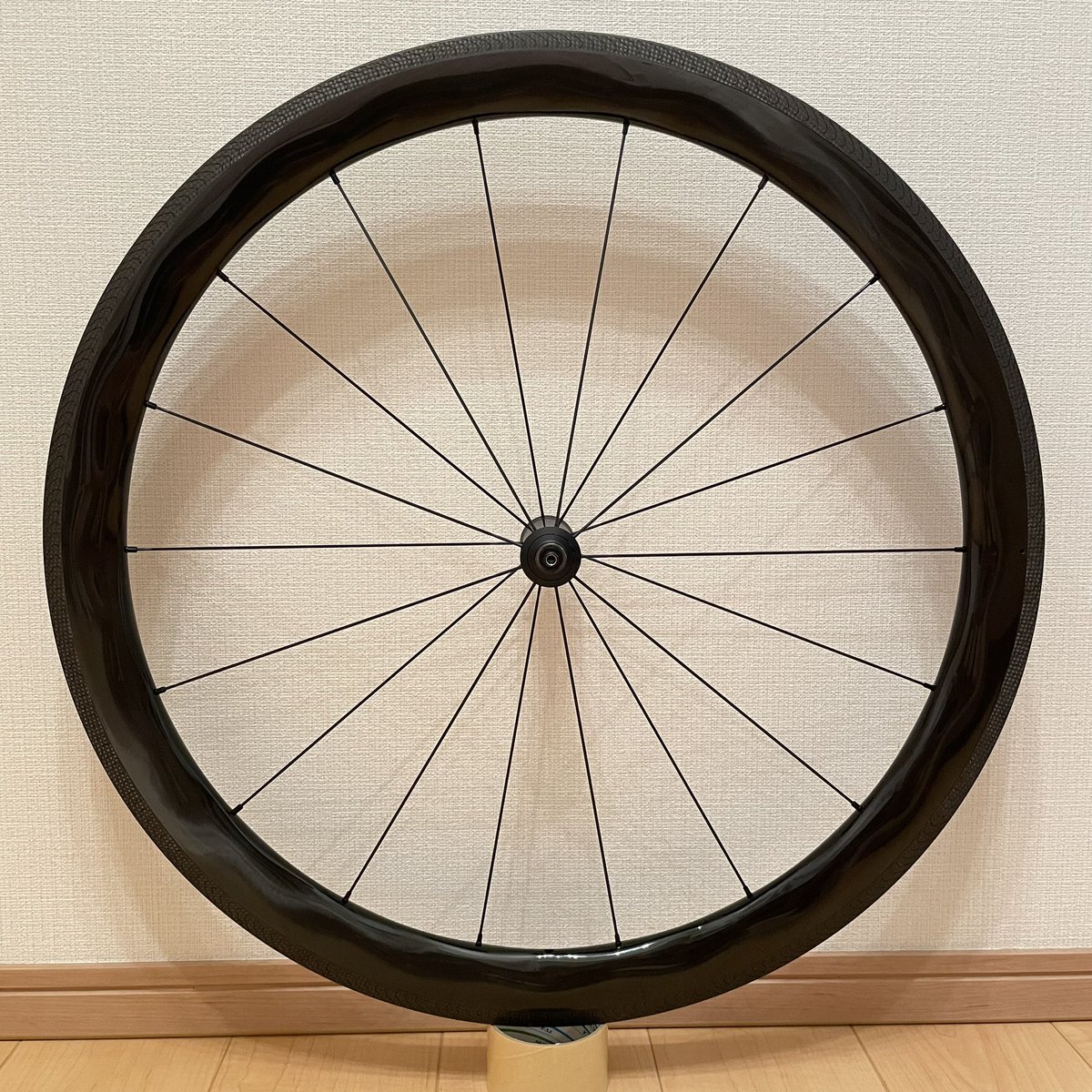 NTR_wheel's tweet photo. 先日も丹精込めてホイールをこしらえました。

リムは先日到着したlight bicycle AR465(フロント)・AR565(リア)です。

うねうね。

#ntrwheel
#wheelbuild
#手組みホイール
#lightbicycle
#ライトバイシクル
#roadbike
#ロードバイク https://t.co/EAeRrtxmTU