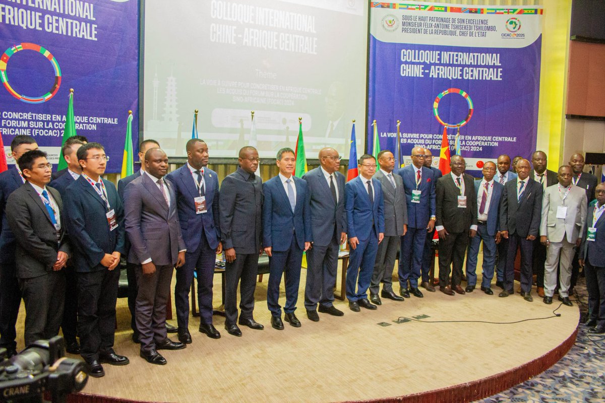 Le Séminaire des Think-Tank Chine-Afrique centrale s'est tenu le 18 à Kinshasa. Plus de 200 participants, dont M. Jean François Sekola，DG de Initiative pour le Développement, représentant de la RCA, ont y participé sur le thème « Mise en œuvre des résultats du FOCAC».
