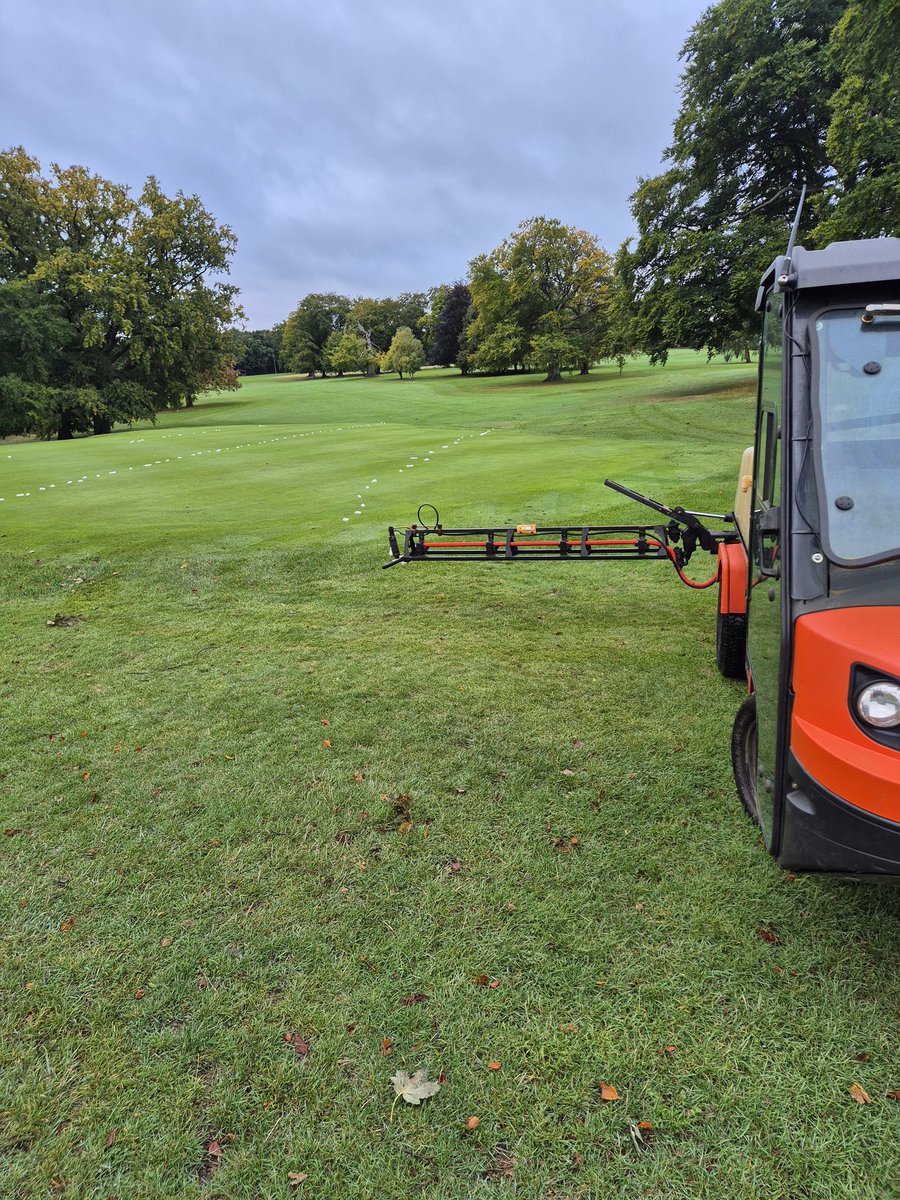 38/52 weather helping areas recover from the dry summer 👍do a solid tine on walkways to make the most of the conditions. App of bio-stim on greens to keep things healthy. Nice amount of growth on all areas but the worm activity continues to frustrate 😞. #greenkeeping #golf