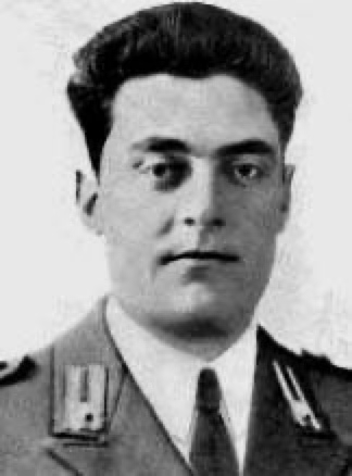 ANPIRomaPosti's tweet image. Veterano della #GrandeGuerra e d'#Albania, il colonnello #ElioBettini, comandante del 49° Reg. Fanteria, dopo l'#Armistizio si unì alla Divisione #Acqui a #Cefalonia, battendosi contro i tedeschi fino alla resa. Il #25settembre 1943 venne fucilato a #Corfù.
Aveva 48 anni.