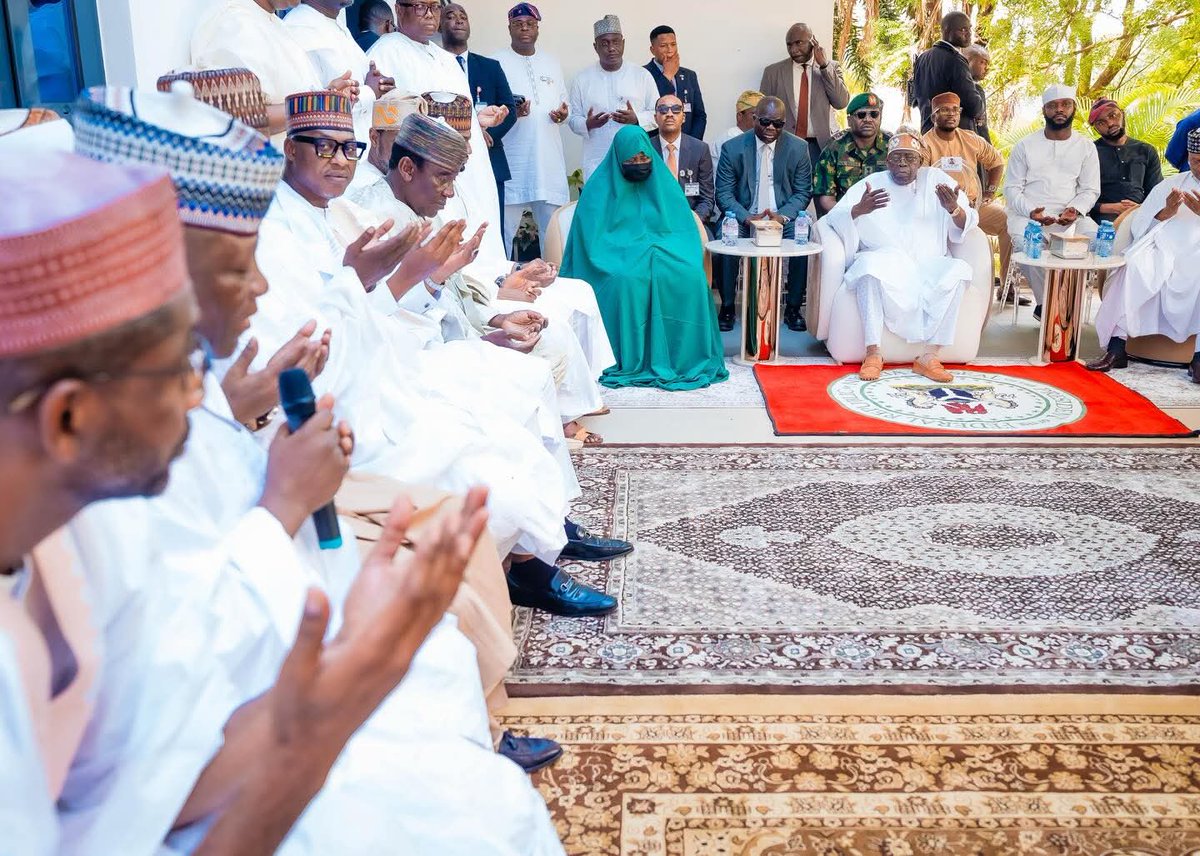 GoldenvoiceT's tweet photo. President Tinubu visits the family of late President Muhammadu Buhari in Kaduna. #saturday #saturdaymorning #saturdaynight #Tinubu #trendingreelsvideo #trendingpost https://t.co/nzs5wN1OMp