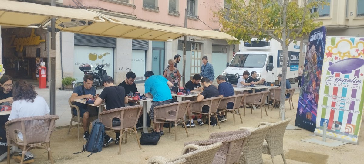 ZeppelinGirona's tweet photo. Avui la plaça fa goig!🤩

🕷️🕸️Presentació i Torneig de #MTGxSpiderMan, gaudint de la plaça i de l'emoció del joc!👏🏼👍🏼

Gràcies a @GironaCentre per fer-ho possible. Som-hi!!! 🔝

@DevirCat 
@DevirIberia 
@wizards_magic https://t.co/EEgOLG09Di