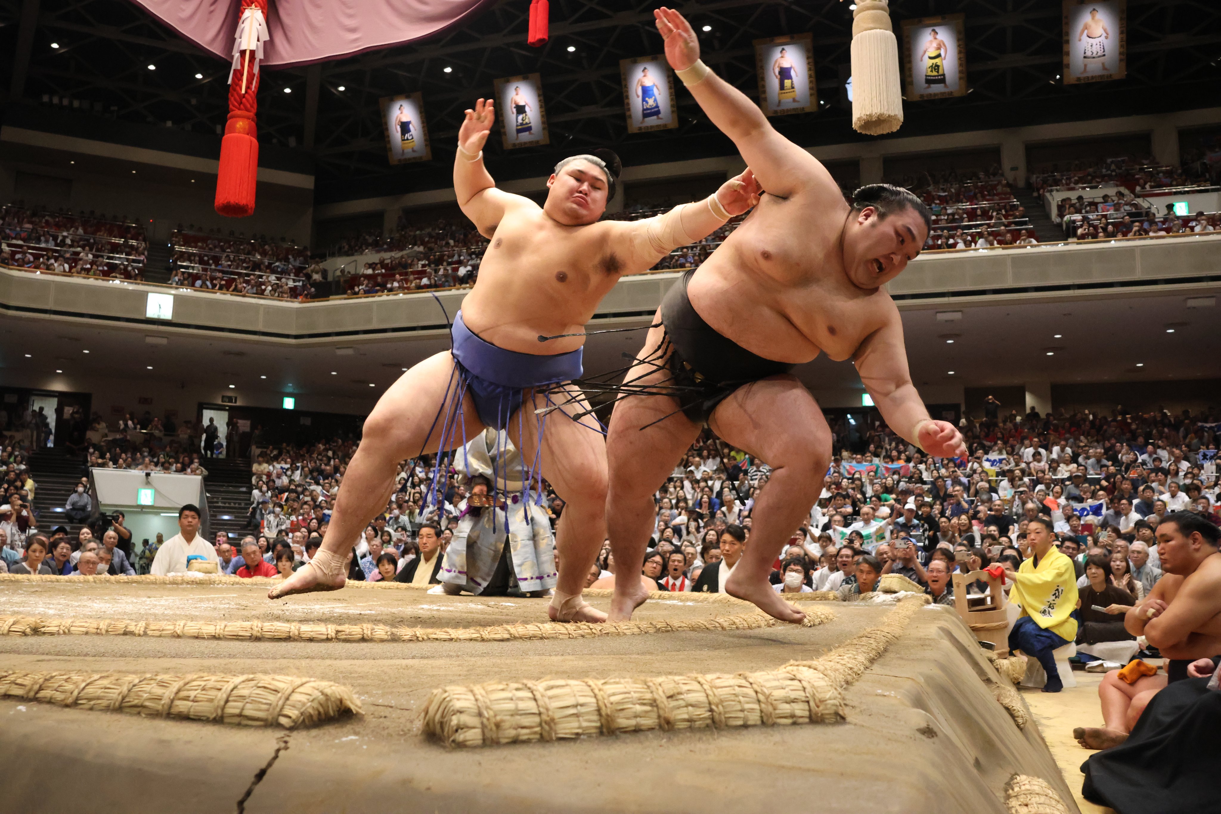 waka_ariです。大の里 遠藤 たった3発で…「ふっ飛ばされる遠藤」「本物の怪物」大の里が覚醒