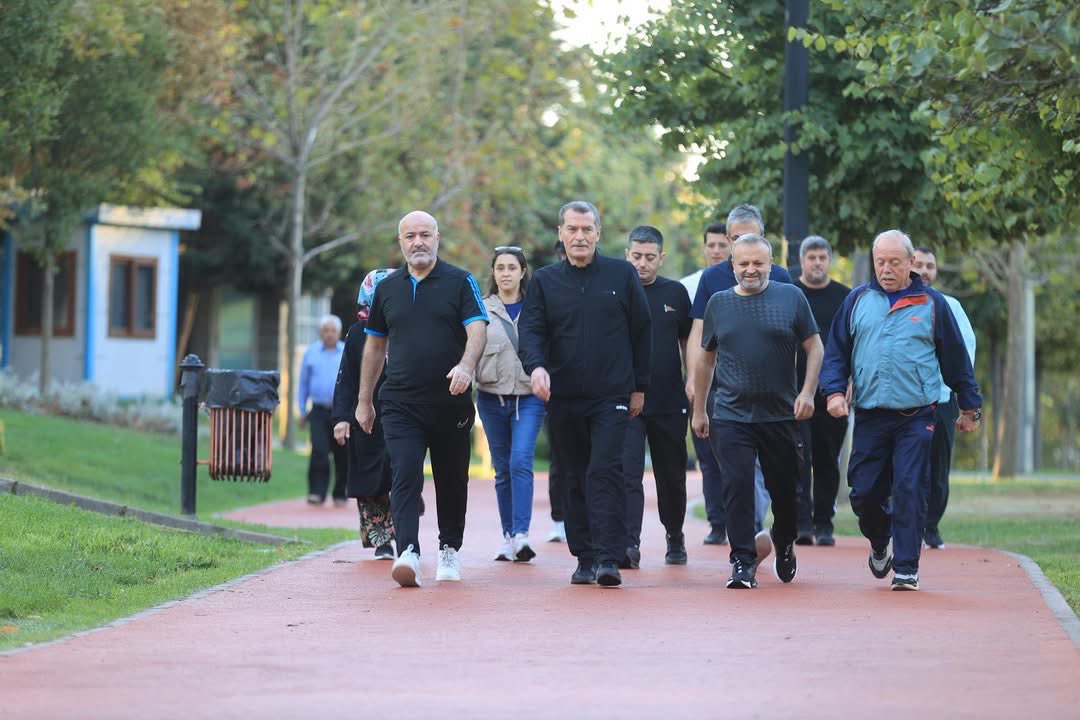 Spor yap sıhhat bul. 

Cumartesi yürüyüşümüz.