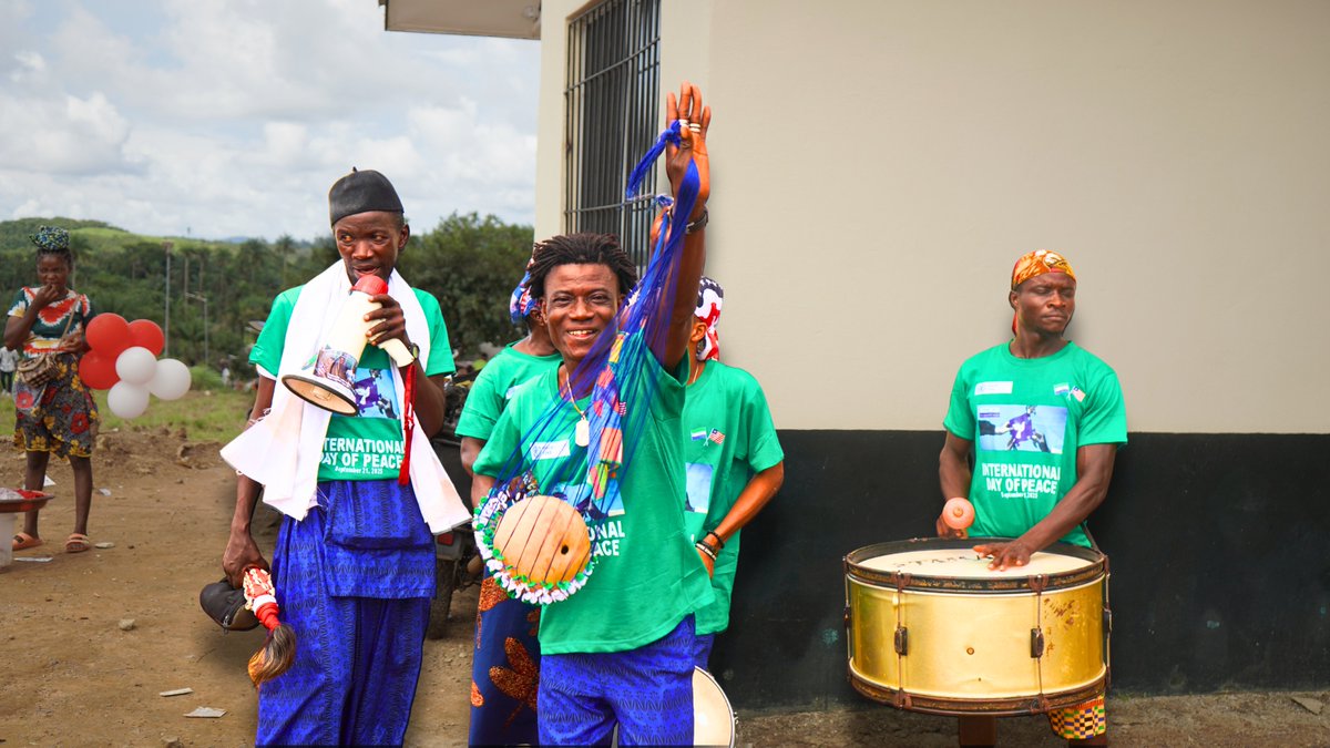 UNSierraLeone's tweet photo. Jubilant scenes in Bamballa, 🇱🇷 as Sierra Leone & Liberia came together to celebrate the International Day of Peace through the Gola-REAP project. 🌍🕊️
Where borders meet, peace thrives. ✨
@UNSierraLeone @UNPeacebuilding #PeaceDay #UNSCDF https://t.co/4L6Tvauxi3