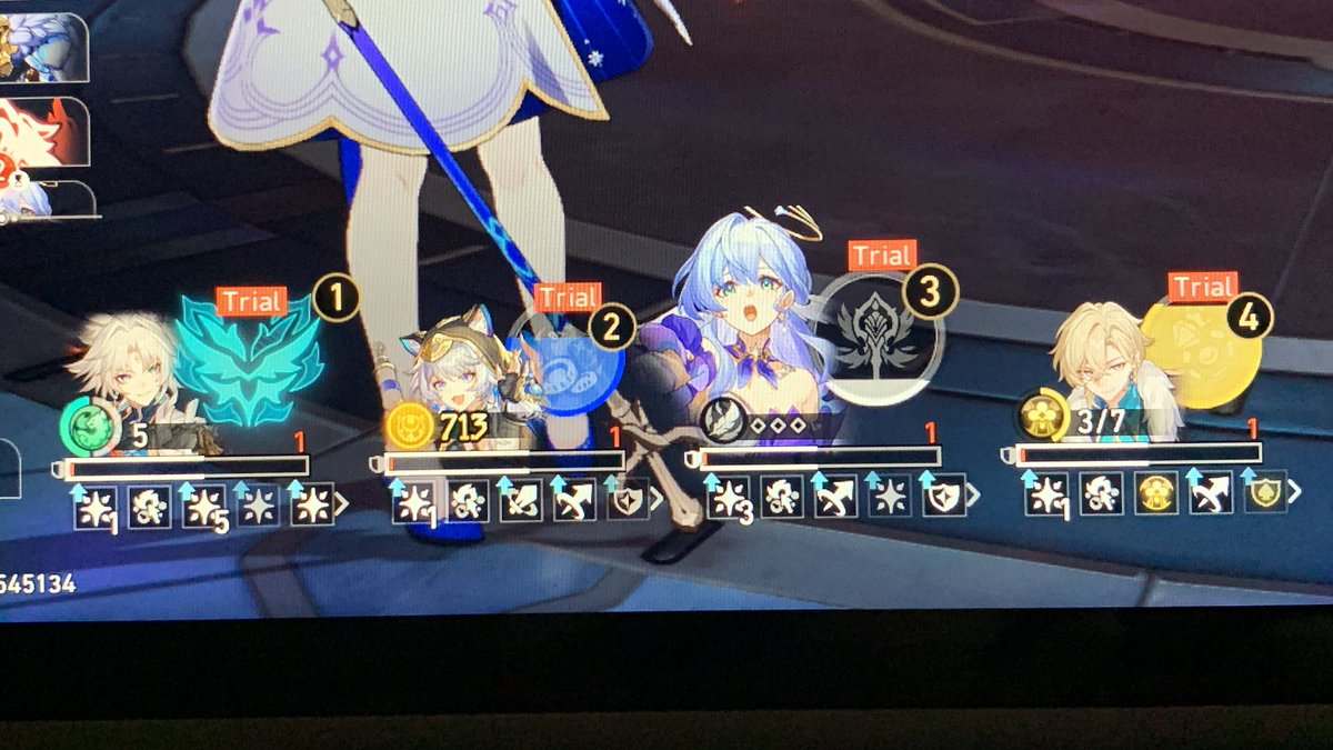 carrying the whole team and himself with his infinite luck☝🏻 #hsr  #honkaistarrail #aventurine #feixiao #robin #cipher
