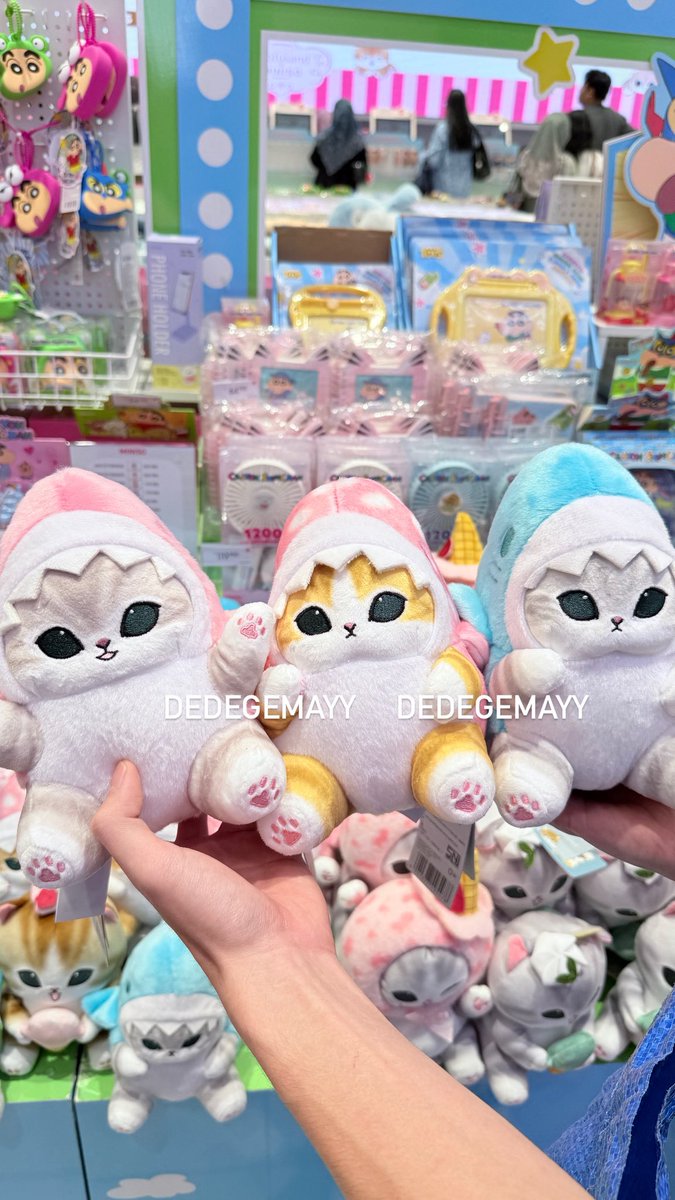 7yunimo's tweet photo. Miniso lagi collab sama mofusand , peminat mofusand trnyta se gila itu ya😭
smpe staffnya pd kewalahan restock langsung di kerumunin keranjangnya blm display

day 1 banyak yg ludes keychain shark, pouch bulu , boneka jumbo

yang mau jastip bisa co oyen ya https://t.co/a2Y29lfPTz https://t.co/oI3JM4IPOD