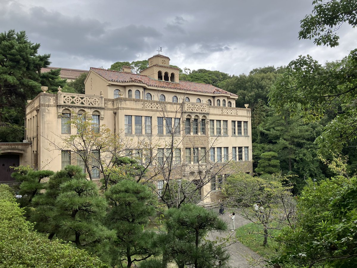 Teru1769's tweet image. 今日は、朝から神戸女学院のヴォーリズ建築(国指定重要文化財)の見学会。
本当に素晴らしかった‼️
#神戸女学院 
#ヴォーリズ建築