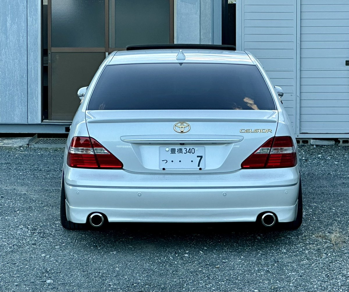 LS売却してセダン２台持ちも終了🥹
マフラー以外の内装、爪切り、車高もツラも
仕事終わりぼちぼちやってひとまず完成🙆‍♂️
30代だしもうこれぐらいで🤣

20も乗って30も乗って
再び30セルシオに戻ってきたけど
改めていい車だなって実感🚗
グラプロは現状維持です🚛笑