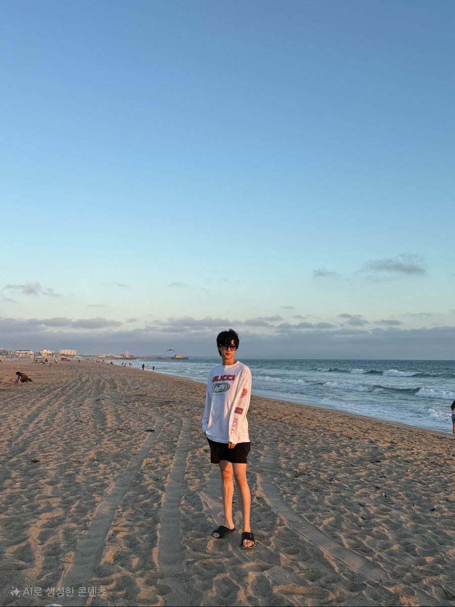 nightstar1201's tweet photo. [Jin weverse] 250920 
🐹I don’t have a selfieㅠㅠ Sorry.
https://t.co/9ySsVOBN6B
The watermark “AI-generated content” that appears under the photo is a phrase that shows up when editing with Galaxy phone. It means Seokjin is making use of Galaxy’s edit app! 🤳
@SamsungKorea #JinxSamsung #JinxGalyaxy