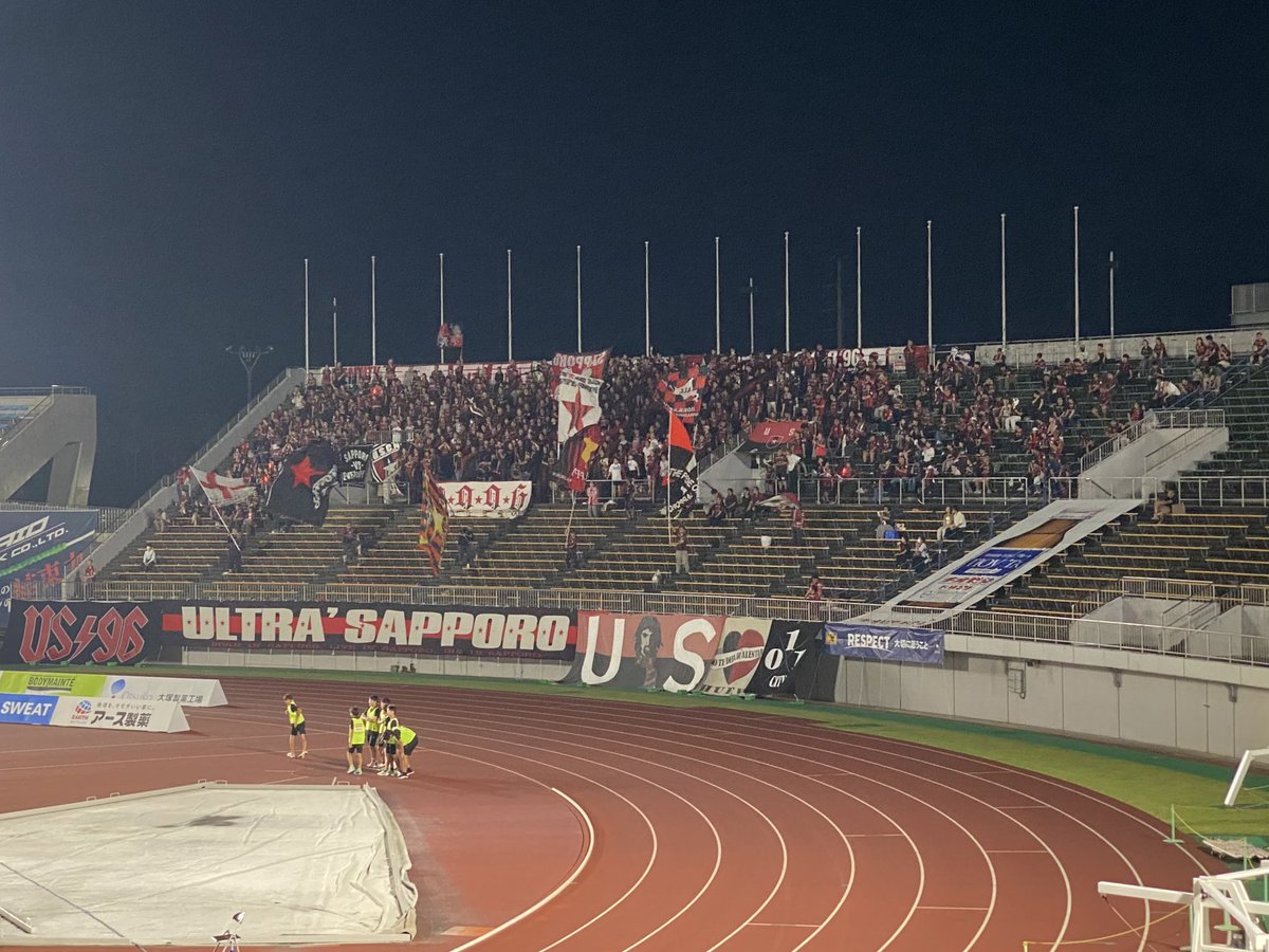 遠路はるばるやってきた札幌サポの皆さん。
北海道から鳴門、遠いですよね！