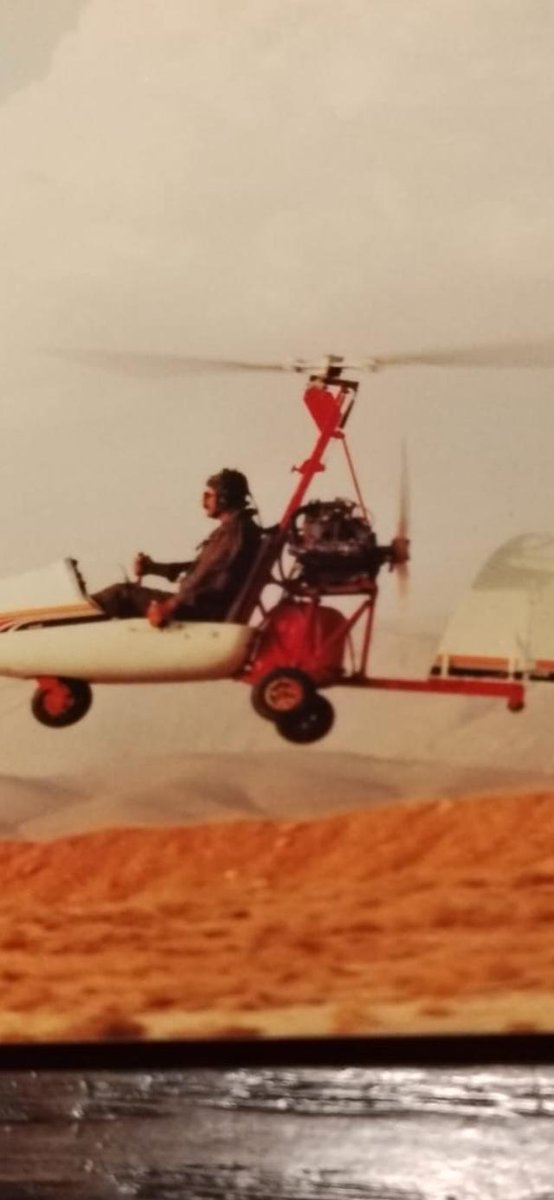 fov_engineer's tweet image. أبو صناعة الطيران السوري ..
العميد الطيار "محمد عدنان التقي"
بدأ مشروع تصنيع طائرة "الجايروكوبتر" عام1976.
وطار بها عام 1982 رغم الكثير من العراقيل التي وضعها النظام أمامه .
حقق أكثر من 500 ساعة طيران بطائرته التي صنعها بنفسه وهذا رقم قياسي على هذا النوع في تلك الفترة .