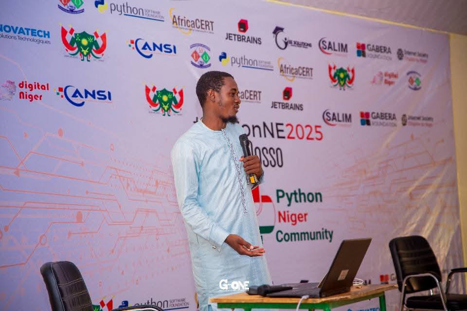ourzoulaye's tweet image. @PythonNiger
Hier à Dosso, la #Python Niger a tenu la #PyConNE2025 de la Conférence Python !
Un grand rendez-vous marqué par :
Panels sur la cybersécurité & le développement sécurisé
Formations pratiques pour monter en compétences.
Une communauté engagée et grandissante.